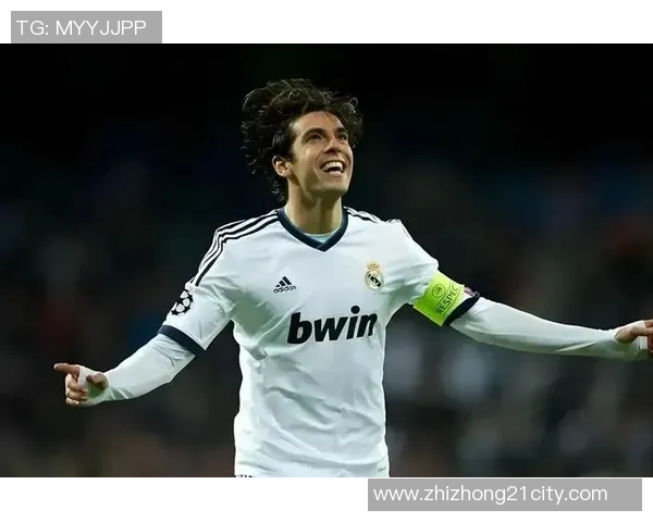 当足球明星邂逅爱情:她是他心中永恒的女神与支持者 当足球明星邂逅爱情:她是他心中永恒的女神与支持者