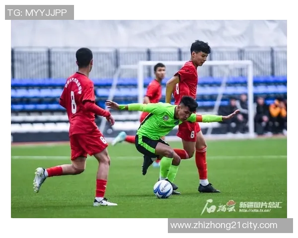 后卫足球明星高清照片展示让你领略绿茵场上的英姿与风采 后卫足球明星高清照片展示让你领略绿茵场上的英姿与风采